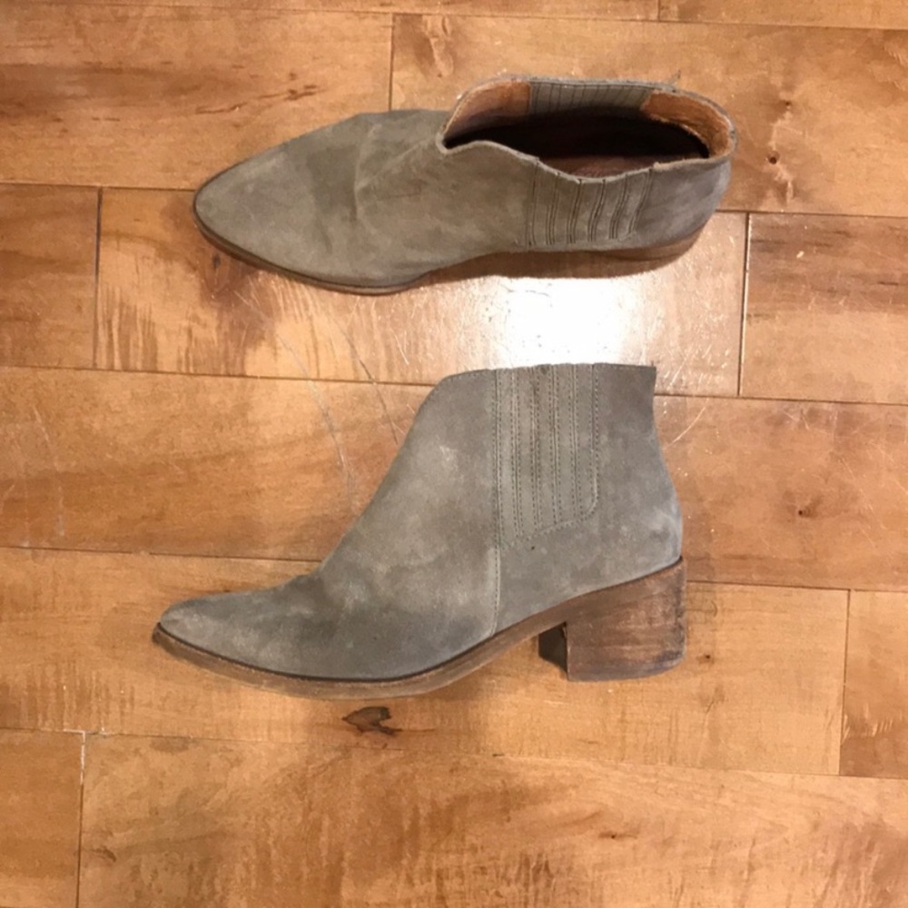 Madewell Joni boot in taupe suede